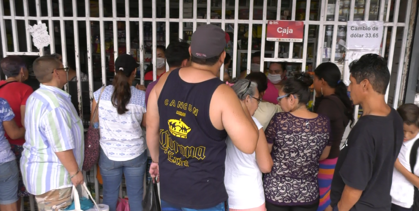 Farmacias con gran afluencia de clientes / Walkiria Chavarría