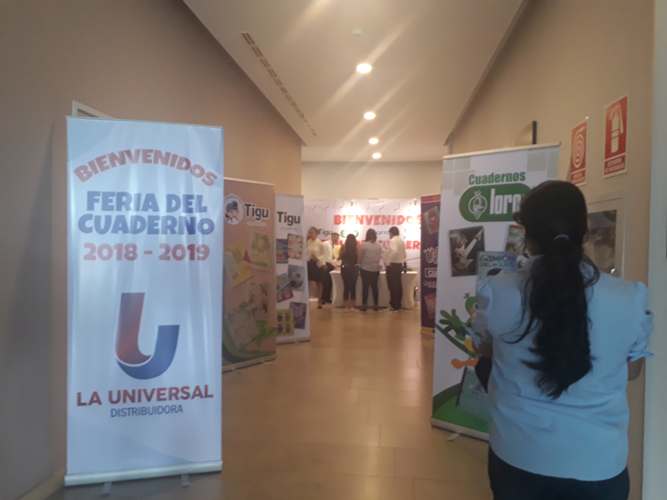 Distribuidora La Universal realiza feria del cuaderno.