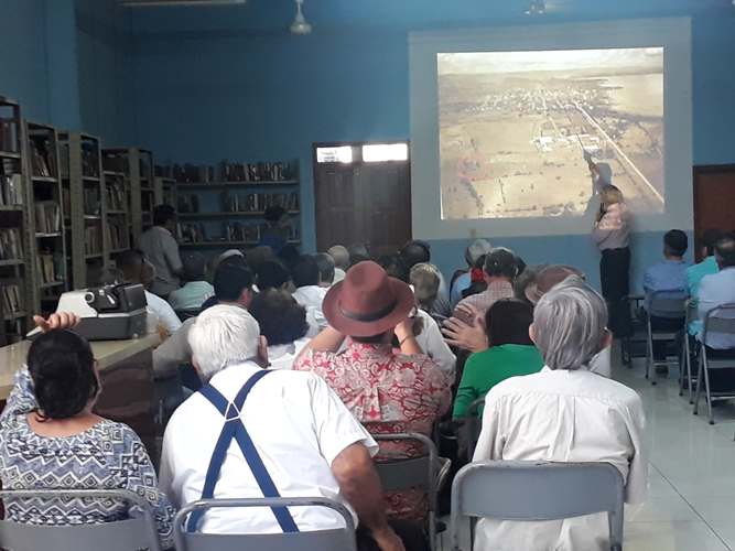 Adultos mayores integrantes del Centro Literario del Adulto Mayor en Nicaragua.