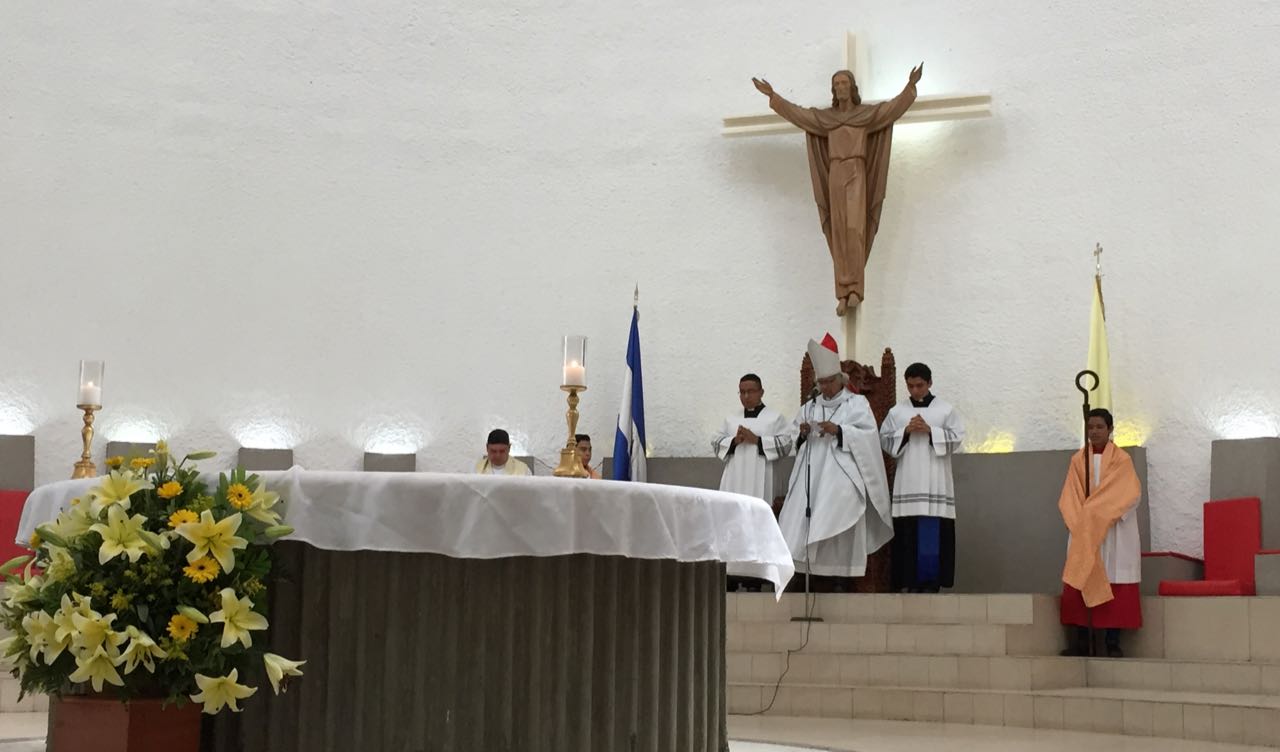 Cardenal Leopoldo Brenes durante la misa de este domingo en Catedral de Managua. Foto: Gerall Chávez.