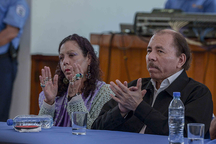 Presidente Daniel Ortega junto a su esposa Rosario Murillo, vicepresidente de Nicaragua. Foto: La Prensa