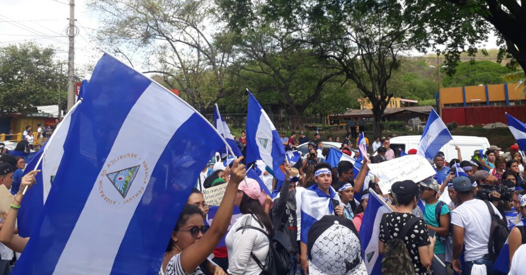 Marcha de universitarios hacia la UNAN-Managua. Foto: Michelle Polanco.