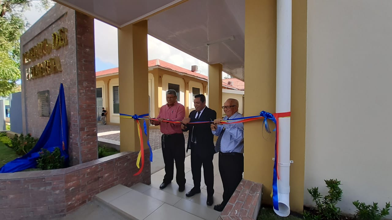 Colegio Bautista de Managua / Walkiria Chavarría