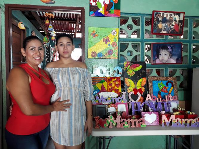 Adriana Somarriba, fundadora de Kendra arte y creaciones, y su hija Thais Somarriba.
