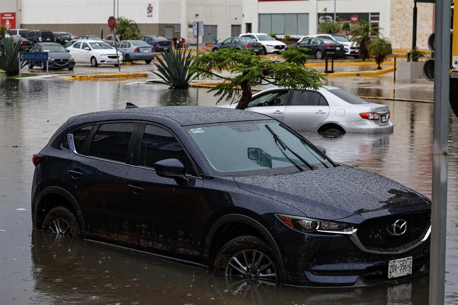 México prevé lluvias intensas en siete estados del país por distintos fenómenos./ EFE