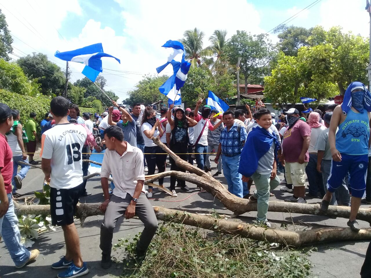 Este lunes diversos sectores del país permanecen con tranques. Imagen referencial.