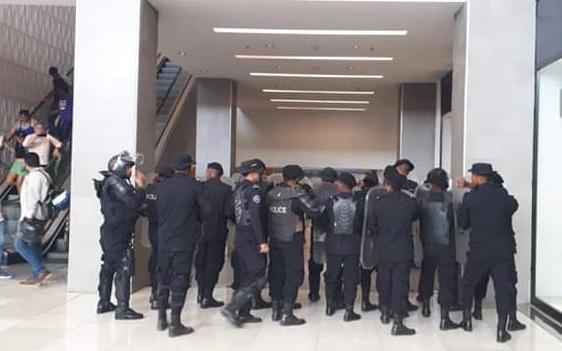 Policía detiene a opositores / Cortesía