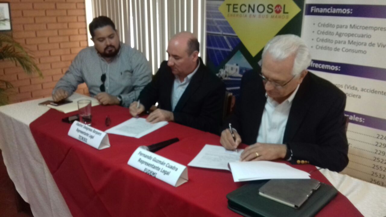 Conferencia de prensa de FUDEMI y TECNOSOL. Foto: Héctor Rosales