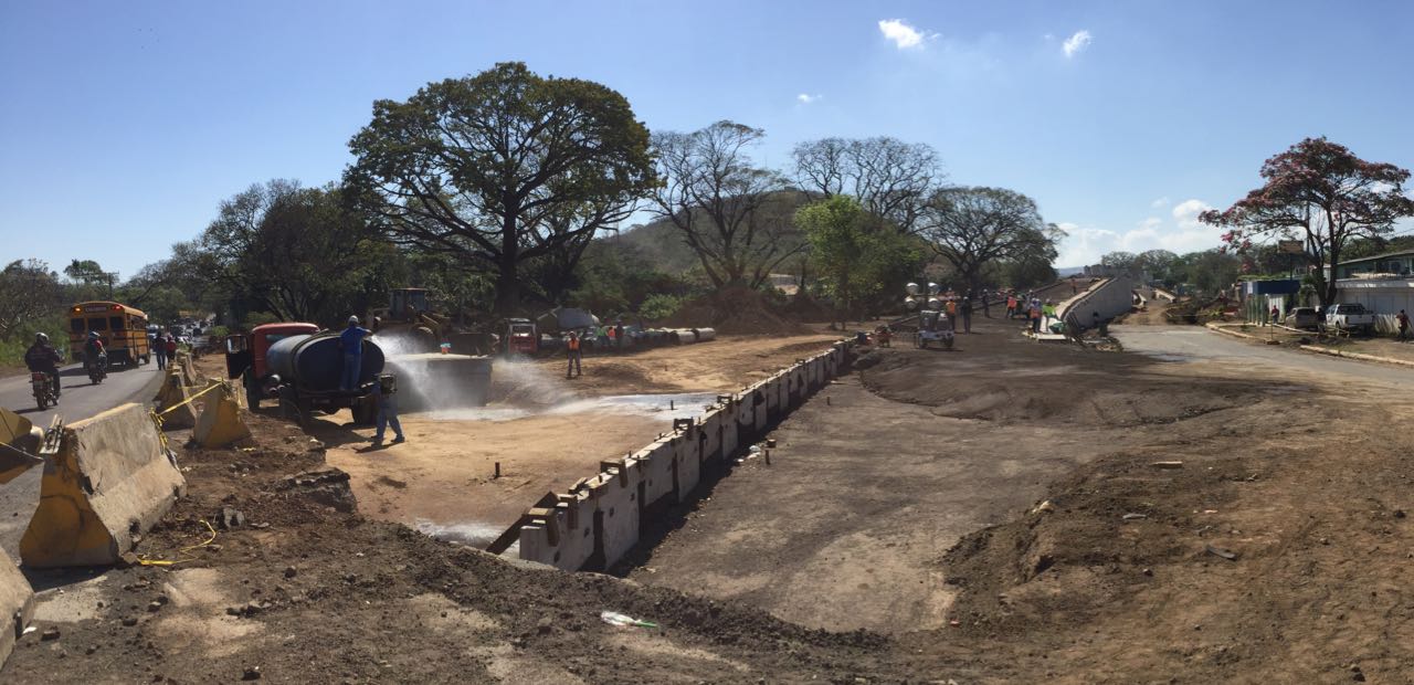 Así luce la construcción del paso a desnivel de Las Piedrecitas en Managua. Foto: Gerall Chávez