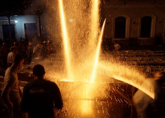 Las Parrandas de Remedios, una de las tres fiestas nacionales cubanas junto a los Carnavales de Santiago de Cuba y las Charangas de Bejucal.