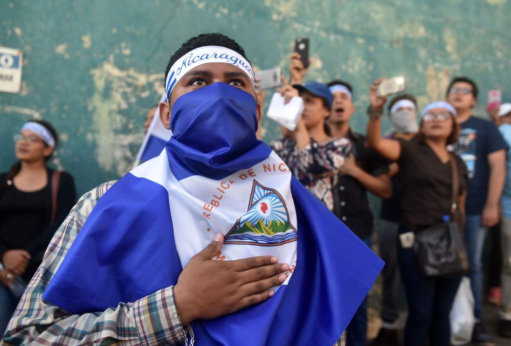 Familias nicaragüenses dejan el país por la inseguridad y desempleo.