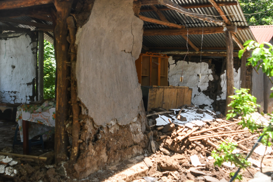 Una vivienda afectada por un sismo este miércoles, en el caserío San Miguel Comapa, Jutiapa (Guatemala). /EFE