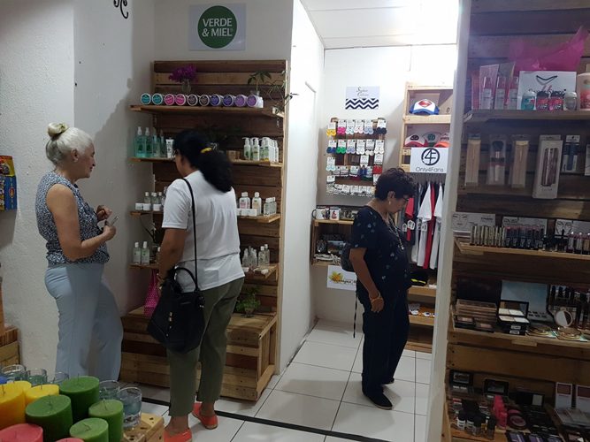 Interior de Tienda Tay, imagen cortesía.