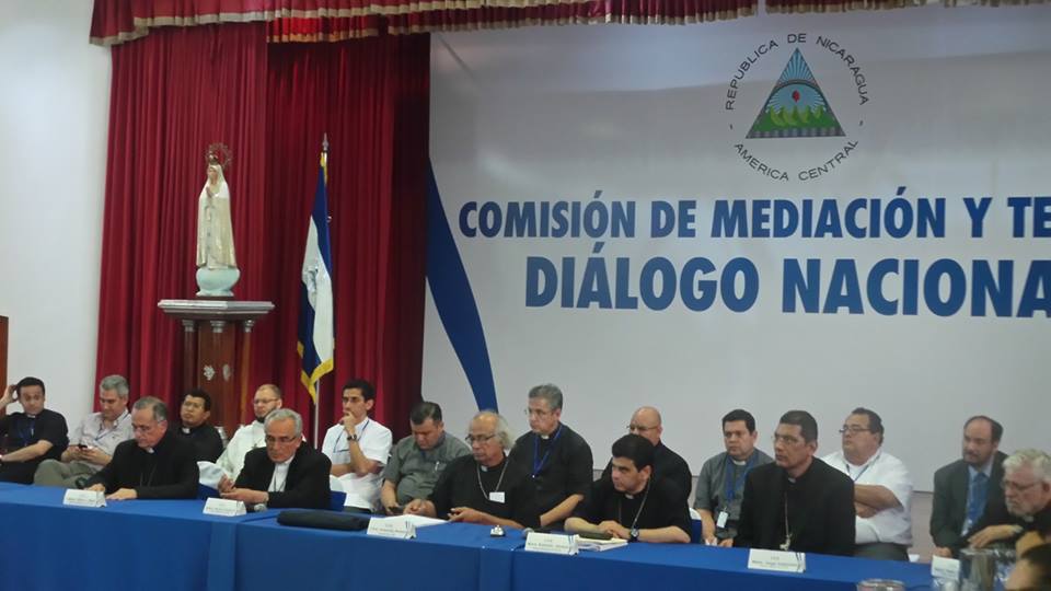Obispos durante uno de los encuentros del Diálogo Nacional. Foto Comisión de Mediación de Testigo.