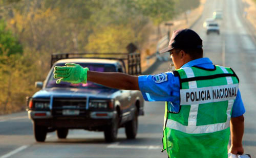 Tránsito Nacional trabaja en brindar mayor seguridad a los conductores. Foto/Archivo