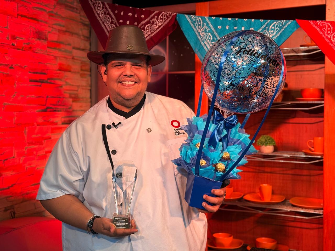 El chef Juan Carlos Gutiérrez de Noches con Sabor./ Fernanda Leclair