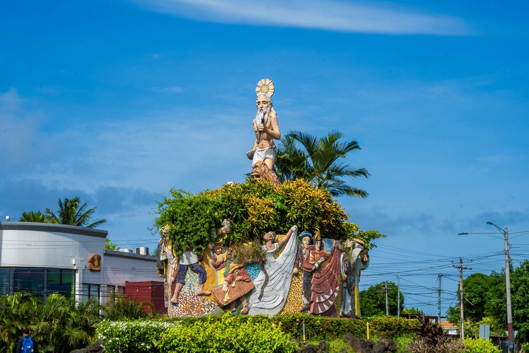 La imagen de San Jerónimo, en la rotonda de la entrada principal de Masaya./ Foto: Josthin Díaz