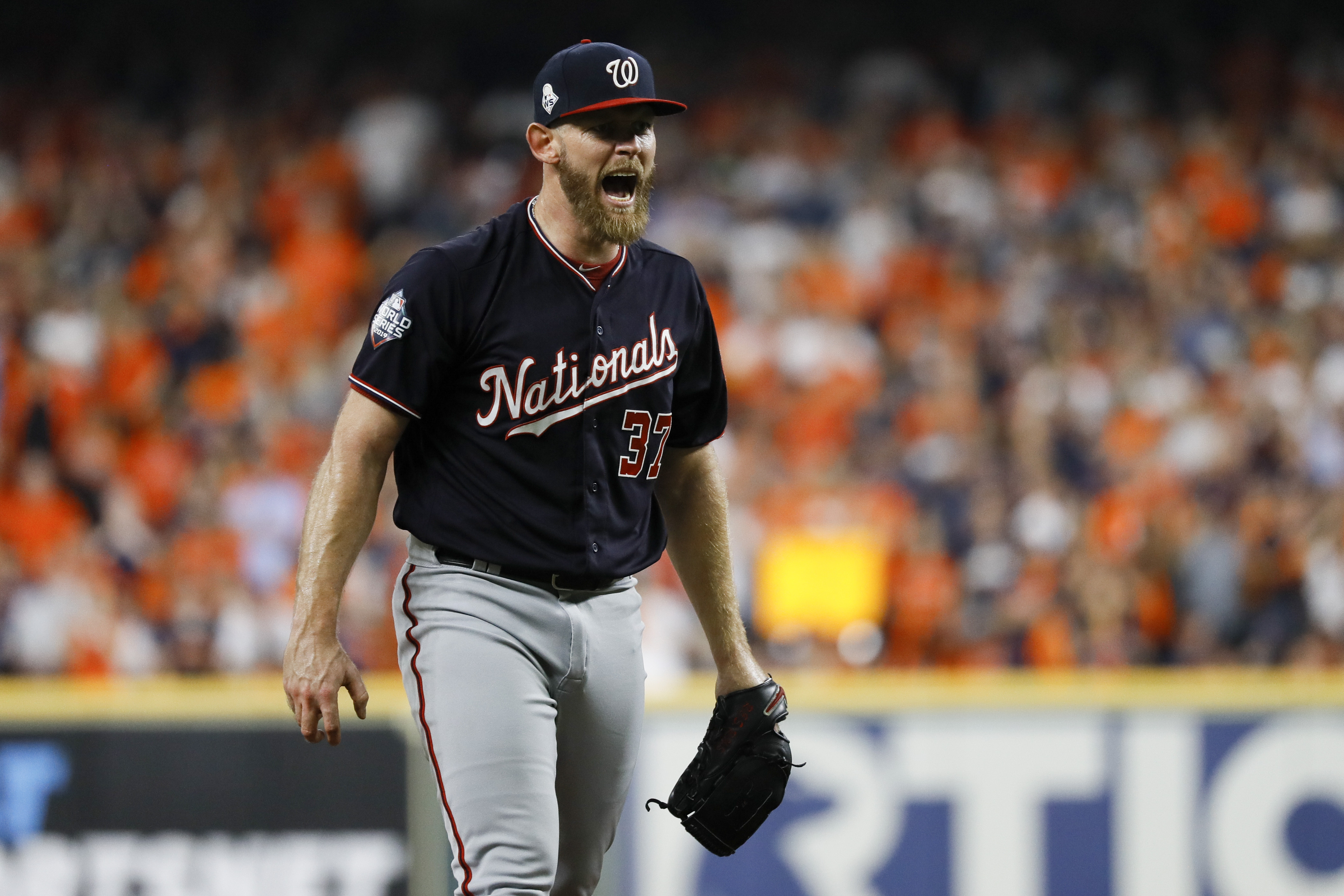 Strasburg, el lanzador que obtuvo la victoria para Washington. 