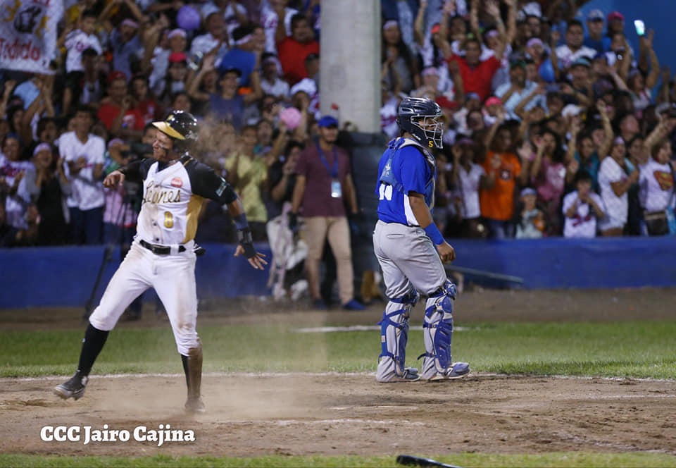 León cerca del campeonato de la Profesional 