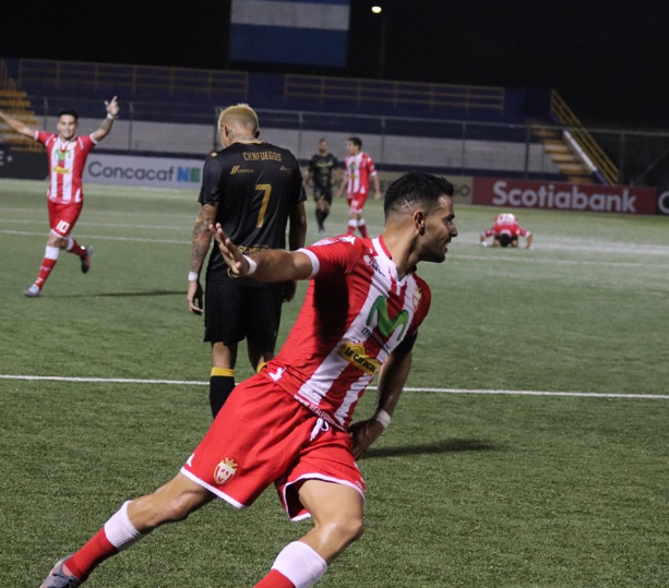 Jua Barrera celebra su gol ante Santa Tecla 