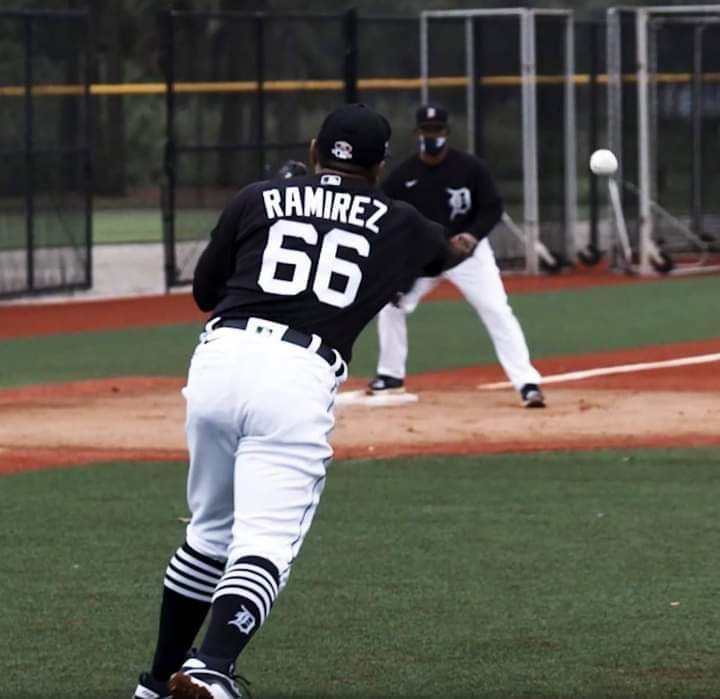 Erasmo con el dorsal 66 en los Tigres de Detroit.