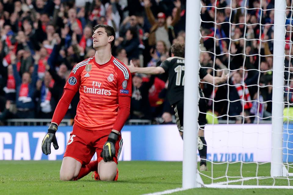 Thibaut Courtois vio perforadas sus redes en 4 ocasiones por el Ajax 