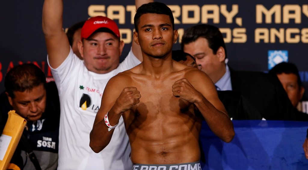 Román González en uno de los pesajes antes de subir al ring 