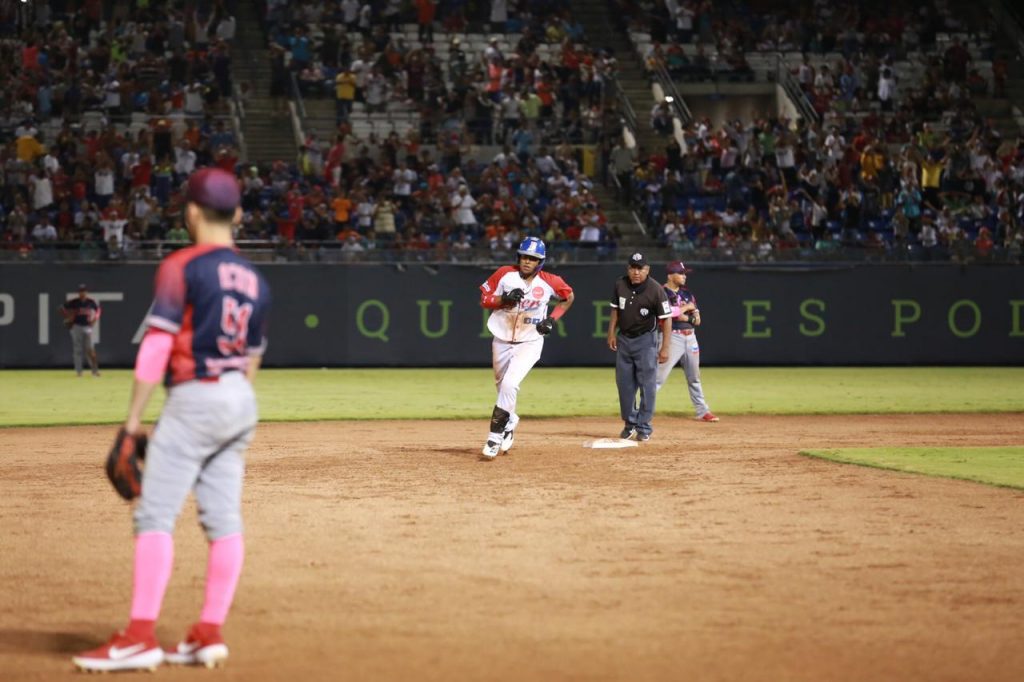 Wuillians Vásquez conectó cuadrangular por el Bóer. 