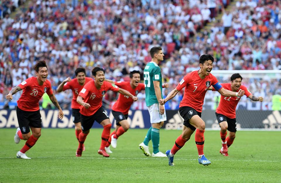 Corea del Sur celebra luego de vencer a Alemania