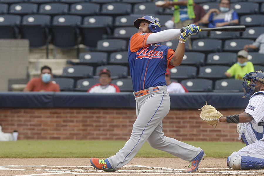 Cuthbert con el uniforme de los Gigantes de Rivas 