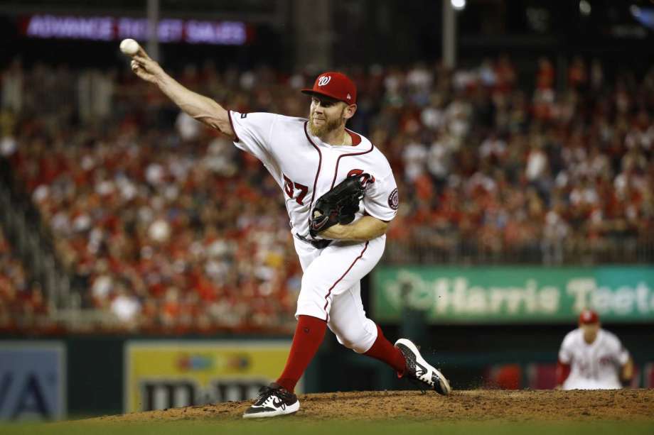 Strasburg salió como relevista y se apuntó la victoria.