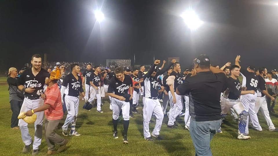 Los Tigres celebran el pase a la serie final 