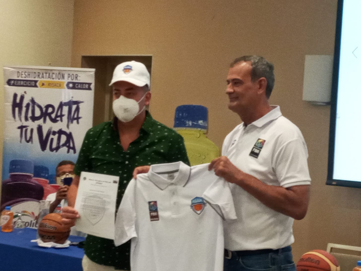 David Rosario presentado como entrenador de la selección de baloncesto 