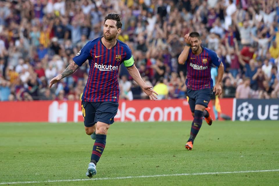 Messi anoto tres goles en su debut en Champions 