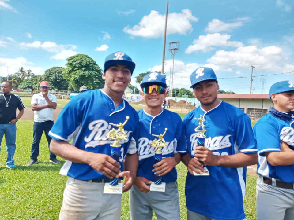 Peloteros de Rivas celebran el campeonato