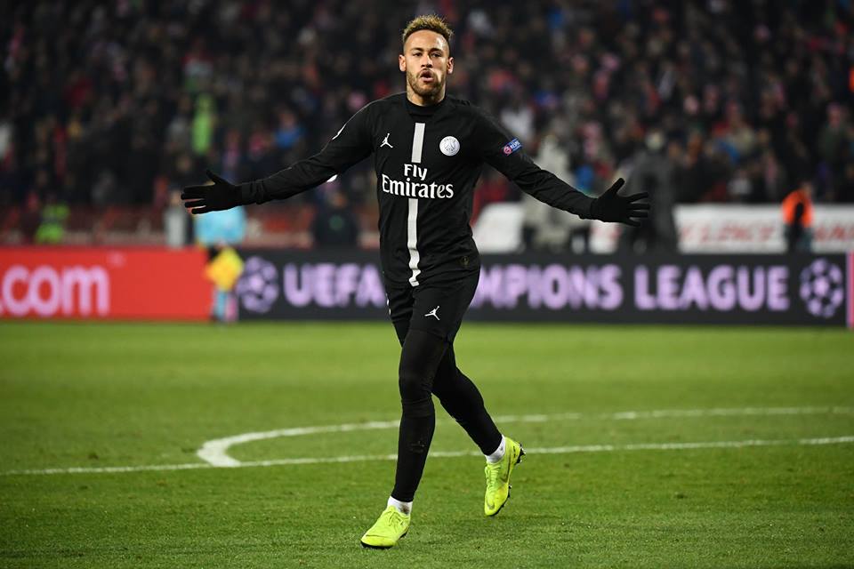 Neymar celebra la clasificación de su equipo 