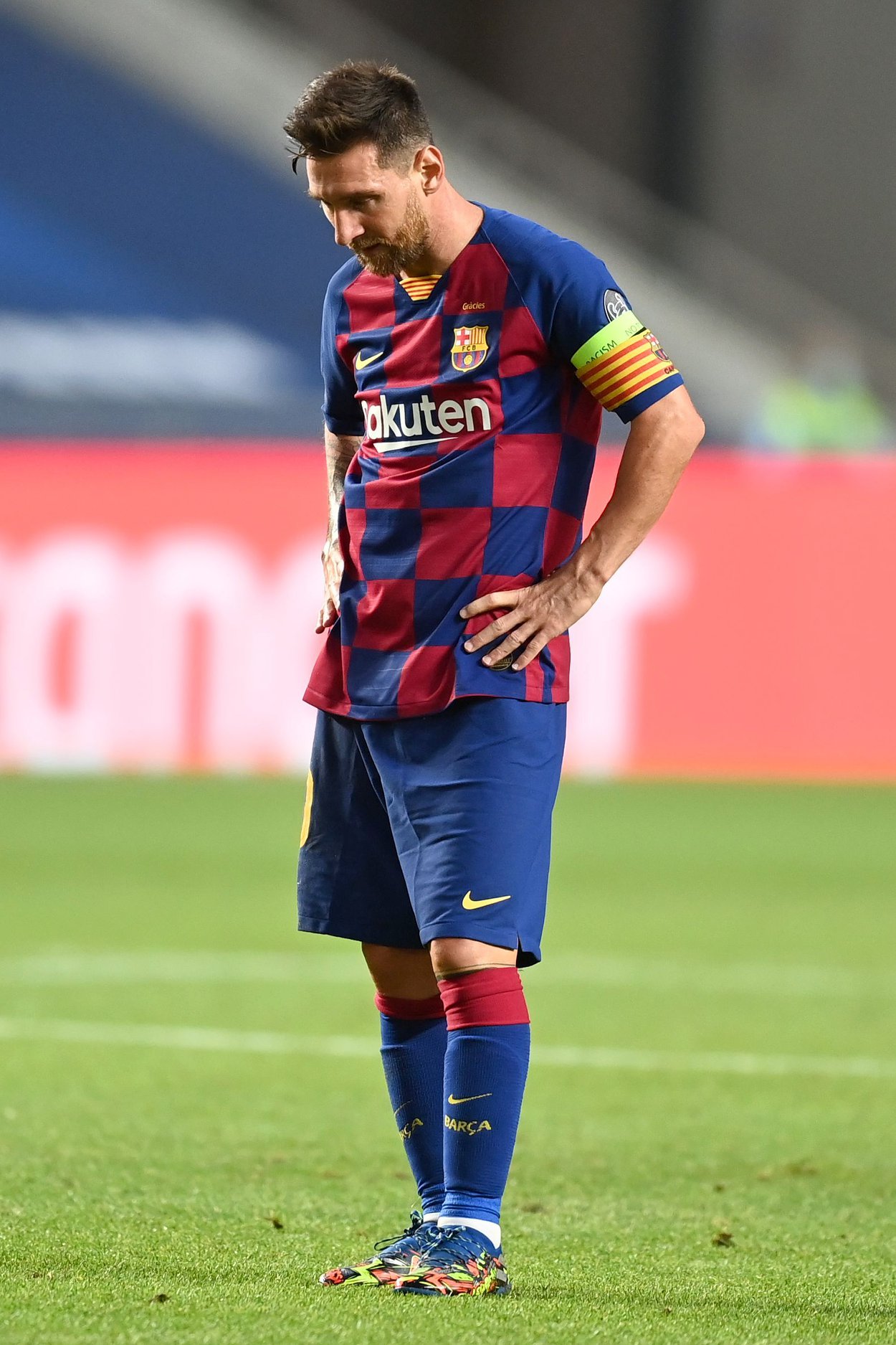 Messi totalmente golpeado por la eliminación del Barca 