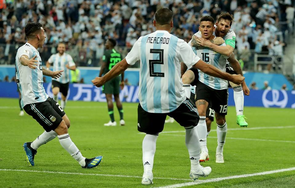 Rojo otorga la clasificación de 8vos para Argentina 