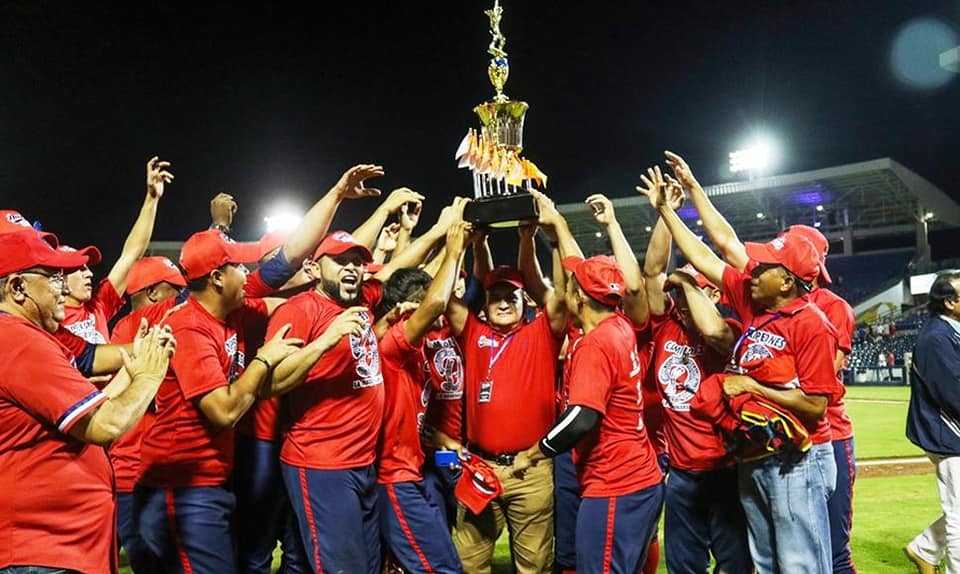 Los Dantos celebran su sexto título del Pomares