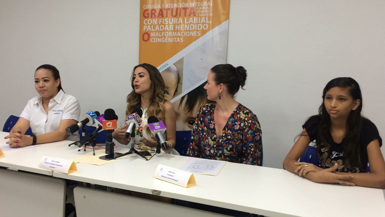 Conferencia de prensa de Operación Sonrisa. Foto: Walkiria Chavarría