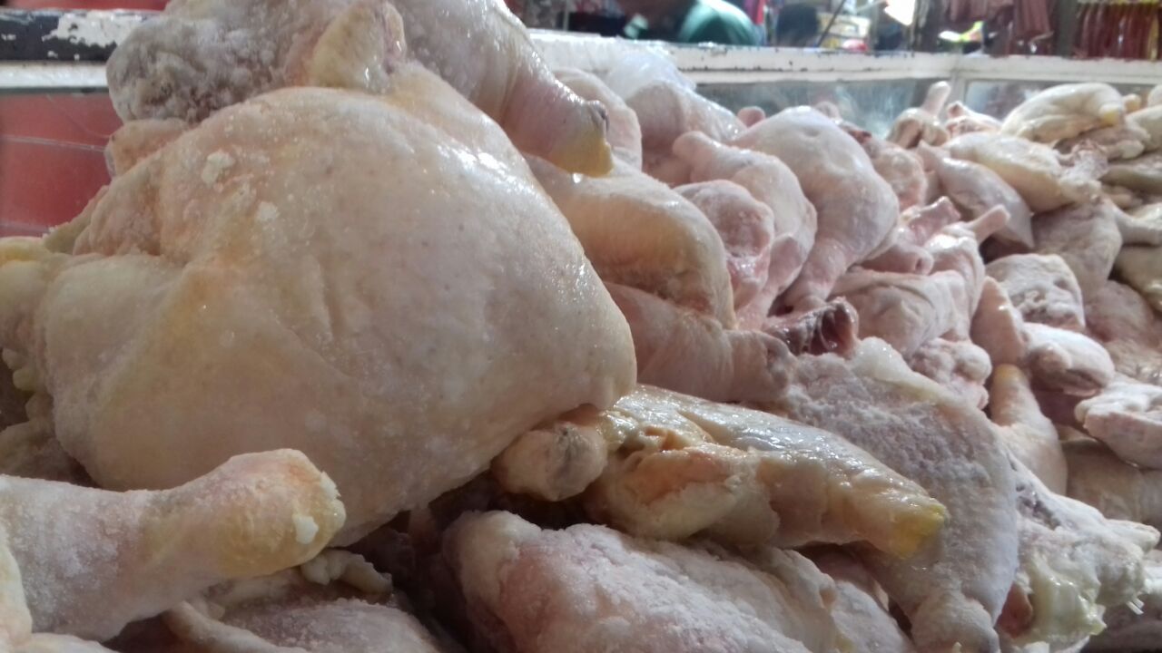 La libra de pollo americano se ofrece a 24 córdobas en los mercados de Managua.