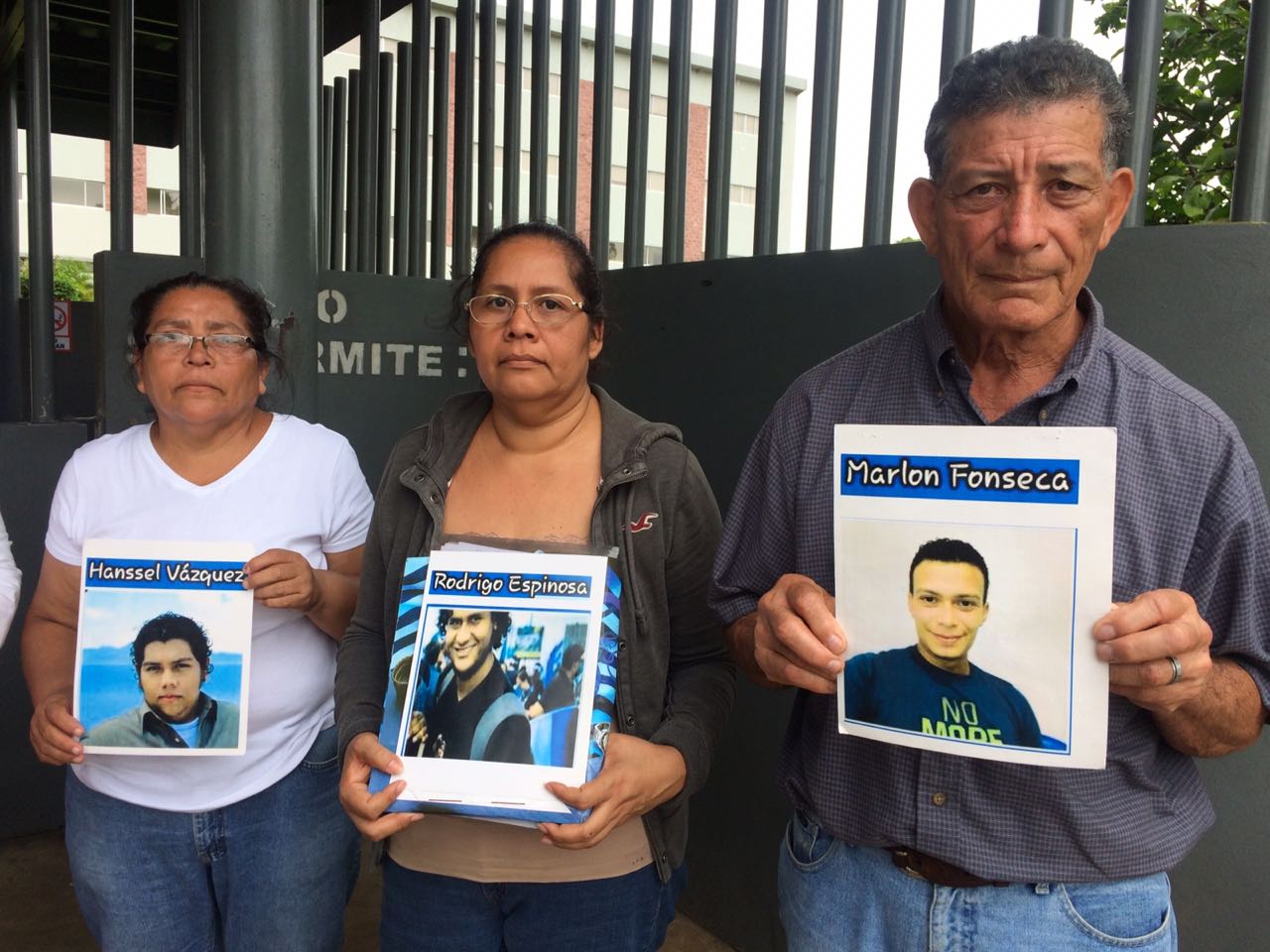 Padres de los estudiantes acusados en los Juzgados de Managua. Foto: Walkiria Chavarría