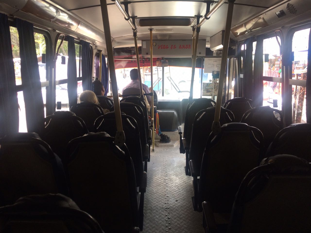 Así de vacíos están los buses de la ruta Granada-Managua