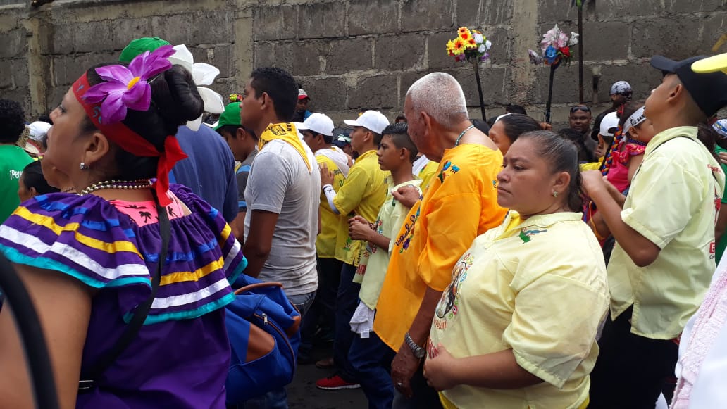 Don Chema pelón acompaña a la imagen de Santo Domingo de Guzmán durante su procesión de Las Sierritas hacia Managua. Foto: Elizabeth Reyes.