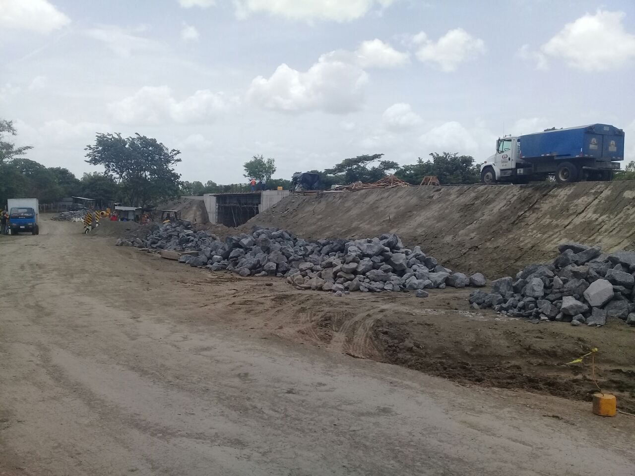 Construcción de la carretera Malacatoya - Managua