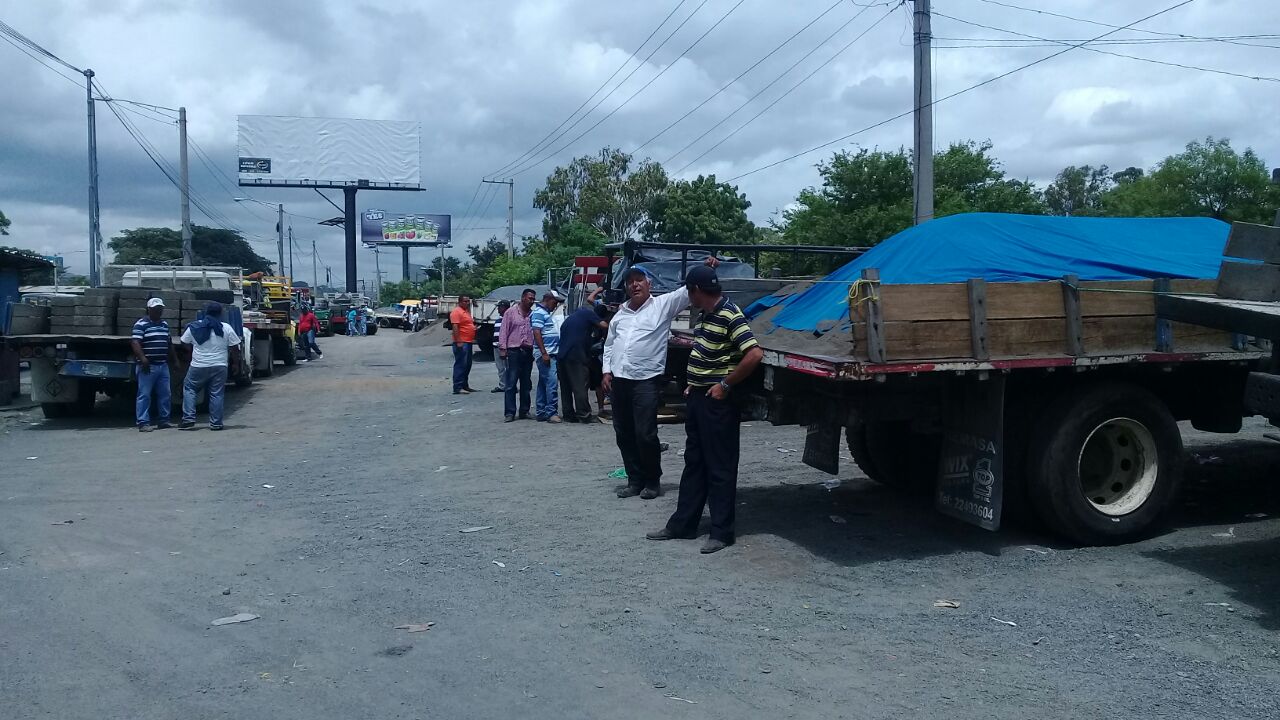 Vendedores aseguran que la crisis del país ha bajado las ventas de materiales de construcción. 