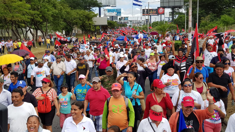 Marcha en apoyo al Gobierno. Foto de El 19 Digital. 