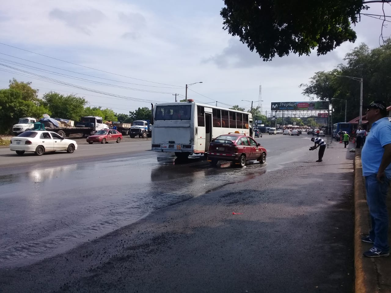 Parada cerca de la Universidad Centroamericana. 