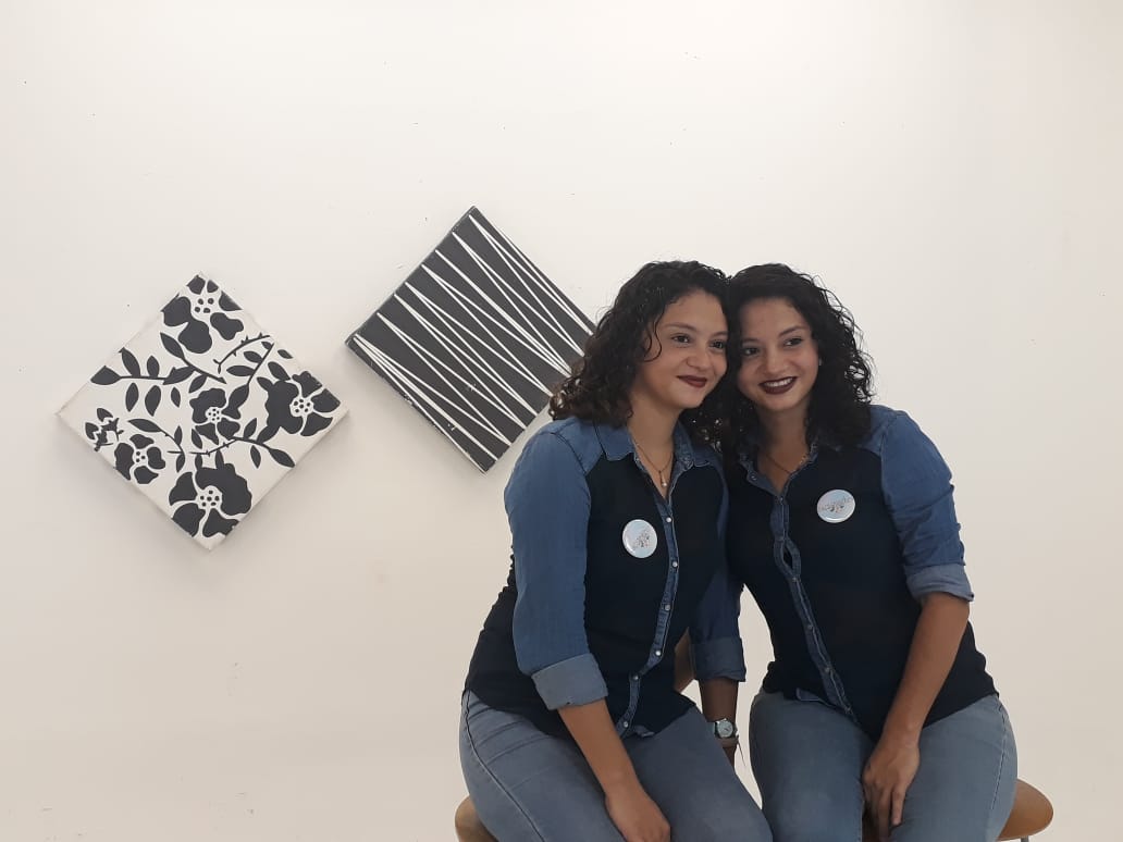 Claudia y Diana Pacheco, propietarias de tienda Sacuanjoches.