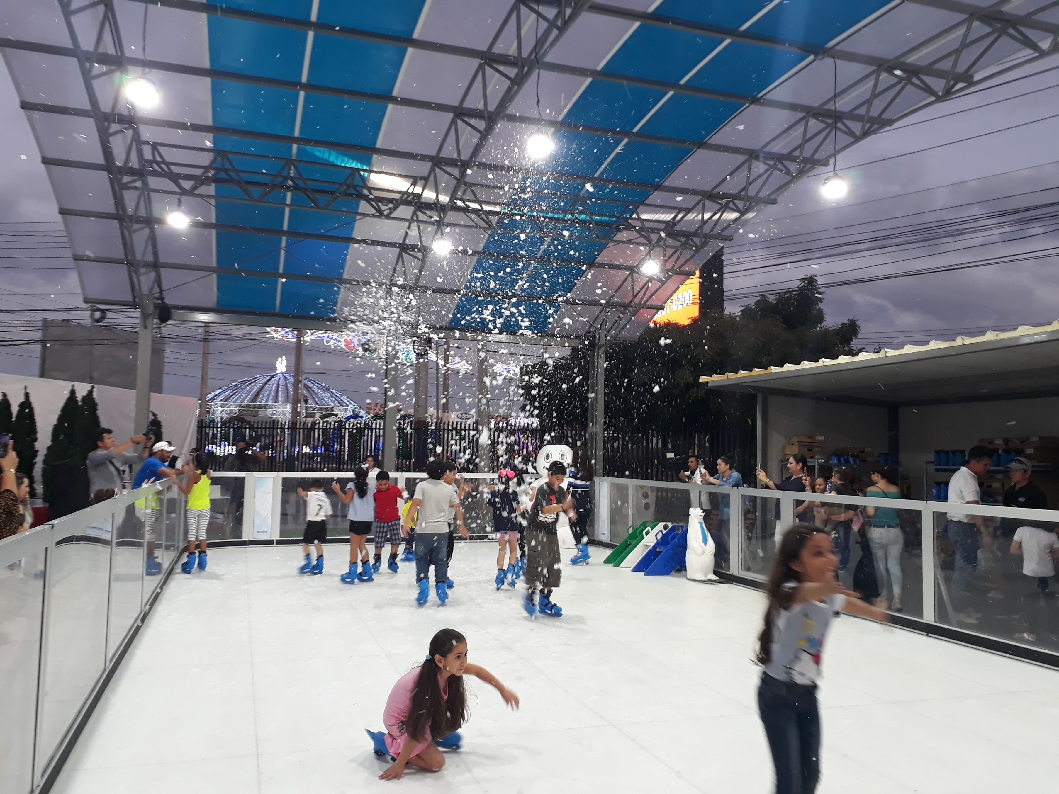 Pista de patinaje sobre hielo ecológica.